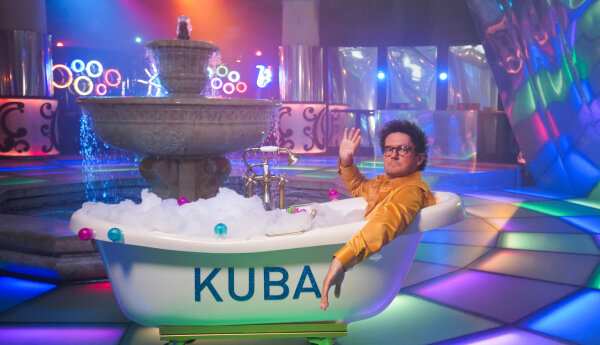 Wielkie wejście Kuby Wojewódzkiego podczas konferencji prasowej TVN!
